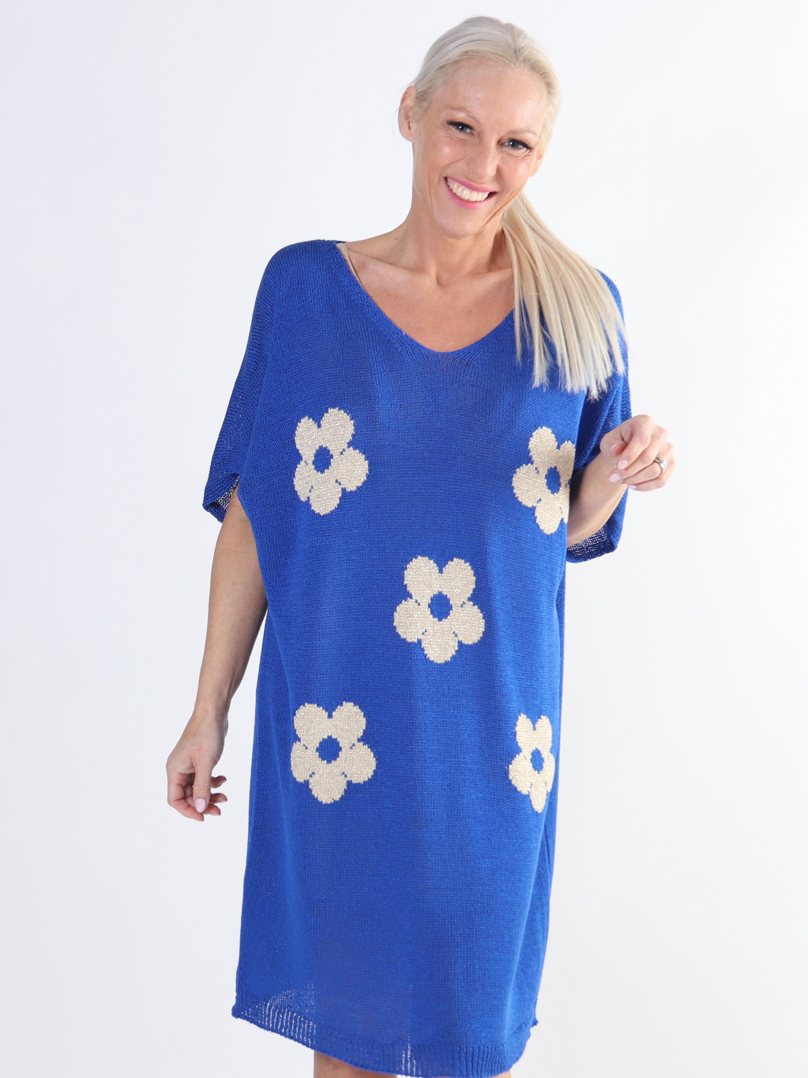 Emine - Sød kortærmet strikkjole med blomster og glimmertråde